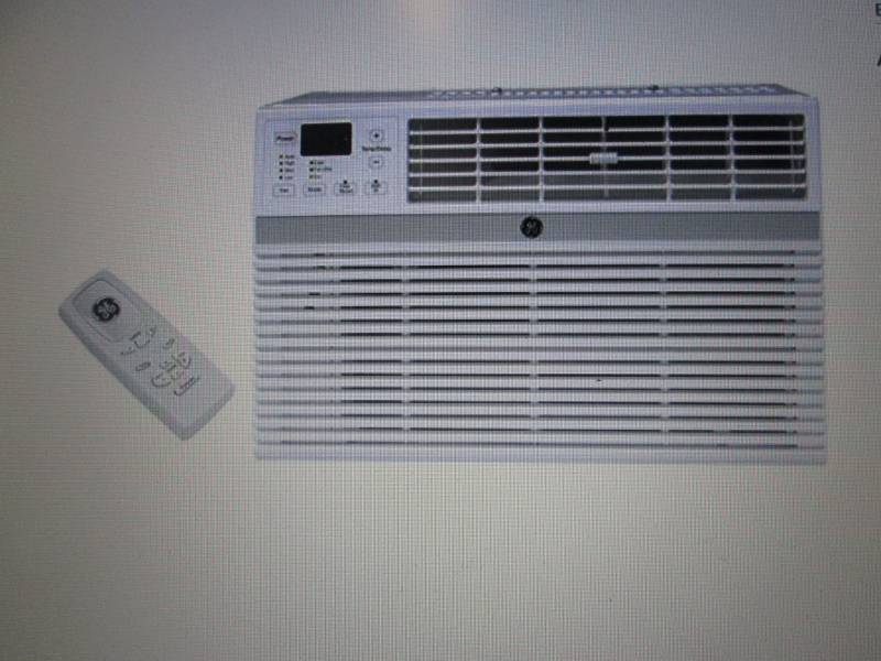 lot 208 image: GE AEC08LX 8,000 BTU Energy Star Wi...