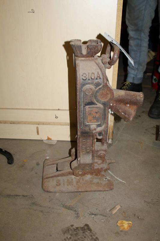 lot 15 image: Simplex 15-Ton Emergency Railroad Toe-Style Floor Jack