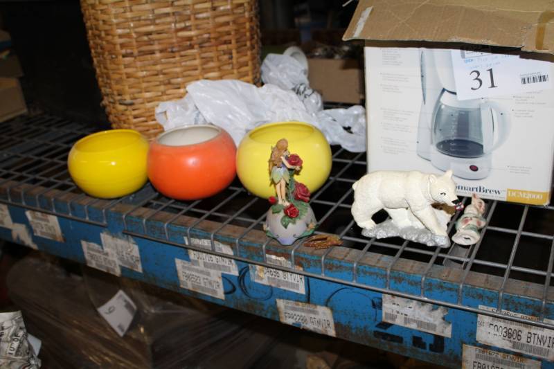 lot 31 image: Smart Brew Coffee Machine, Bear and Other Table Dcor, Small Bowls, Wicker Basket