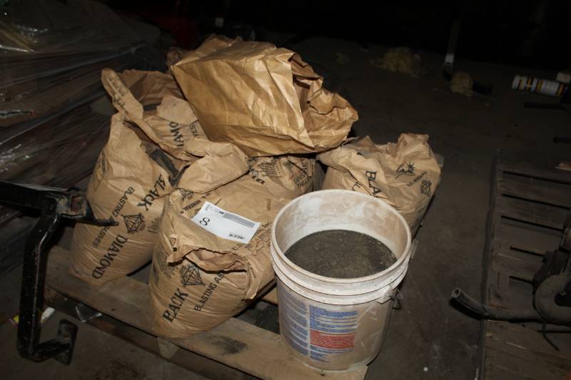 lot 8 image: Black Diamond Blasting Abrasive Sand