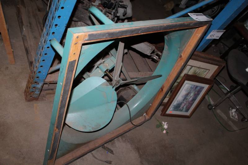 lot 7 image: Montgomery Ward Signature Industrial Attic Fan
