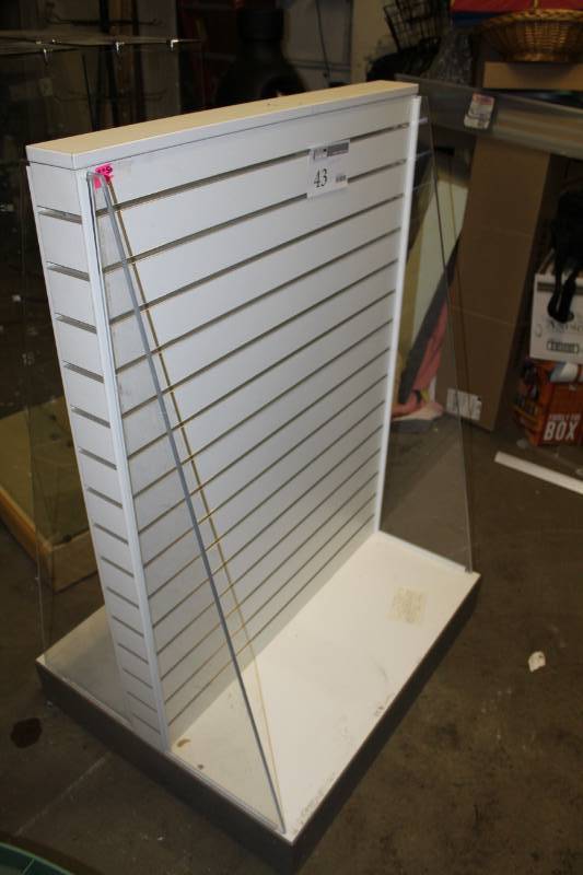 lot 43 image: End Cap Display Rack