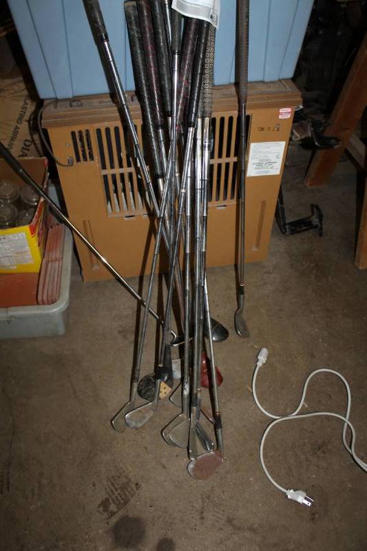 lot 48 image: Golf Clubs