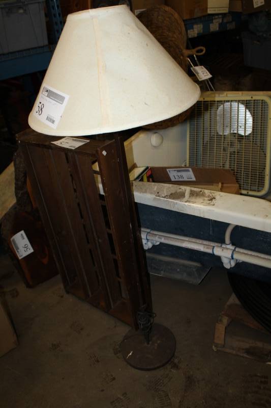 lot 58 image: Vintage Floor Lamp