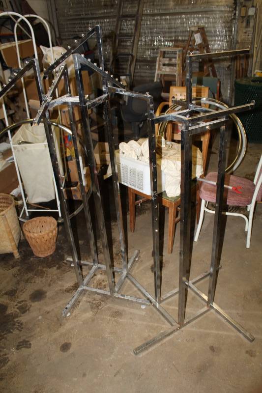 lot 60 image: Retail Metal Clothing Rack