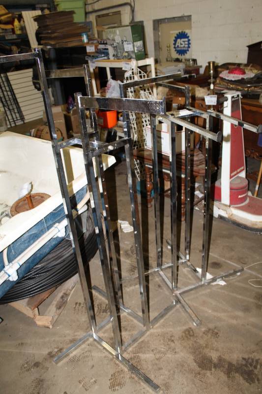 lot 59 image: Retail Metal Clothing Rack