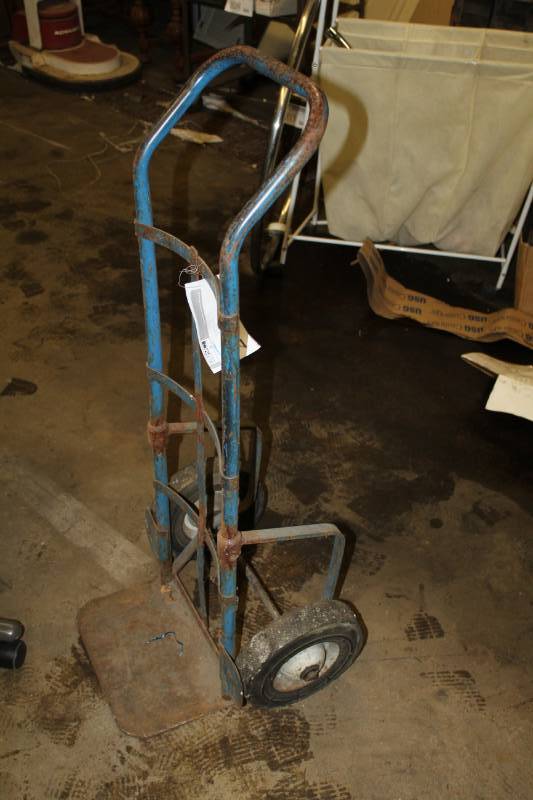 lot 2 image: 2-Wheel Hand Truck