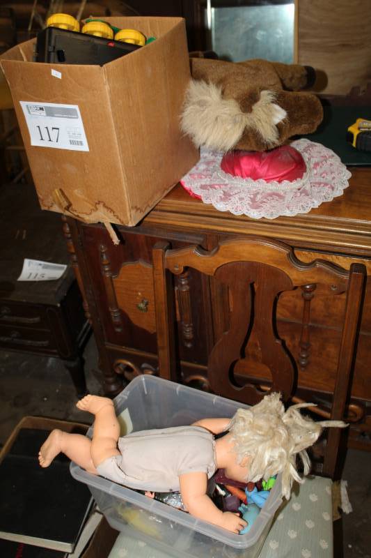 lot 117 image: Toys