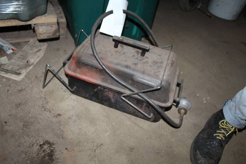 lot 80 image: Portable Propane Grill