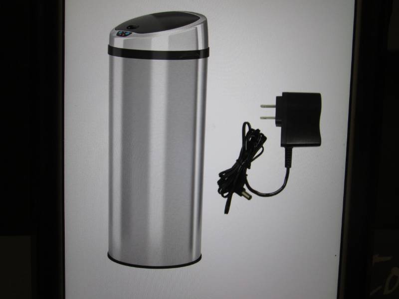 lot 4 image: Touchless 13 Gallon Automatic Infra...