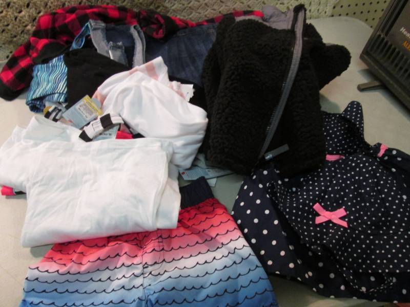 lot 105 image: Mix Lot of Kids Clothes Various Siz...