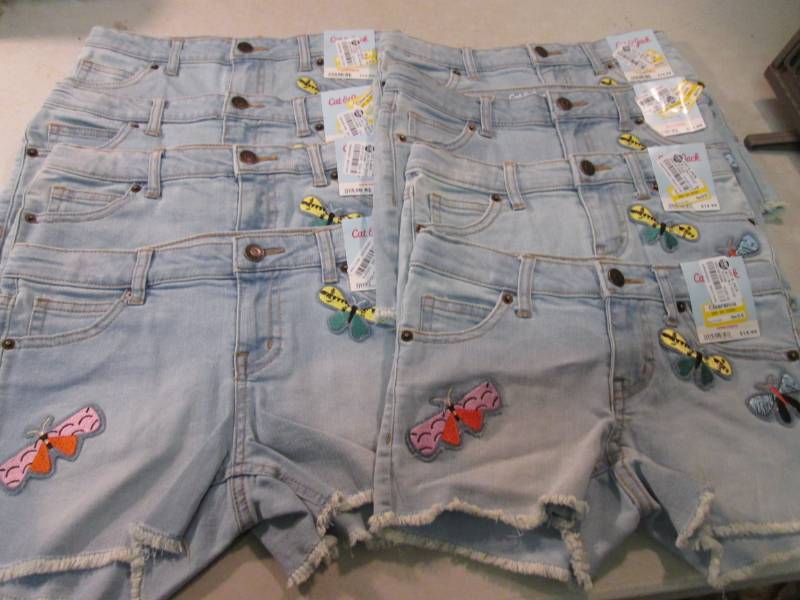 lot 113 image: 8 Pairs of Girls Shorts Sizes M(78...