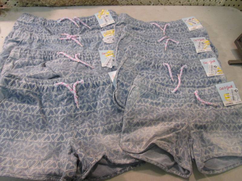 lot 118 image: 8 Pairs of Girls Shorts Sizes M(78...