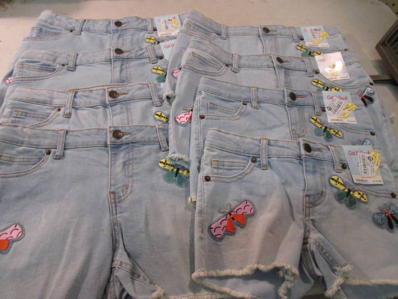 lot 119 image: 8 Pairs of Girls Shorts Sizes M(78...