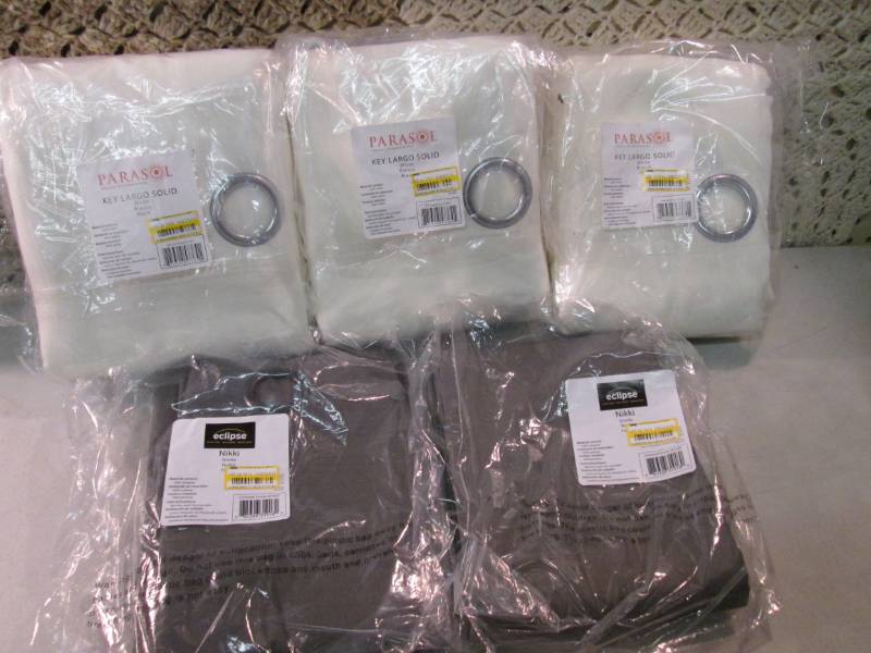 lot 125 image: Lot of Curtain Panels 3 White Key L...