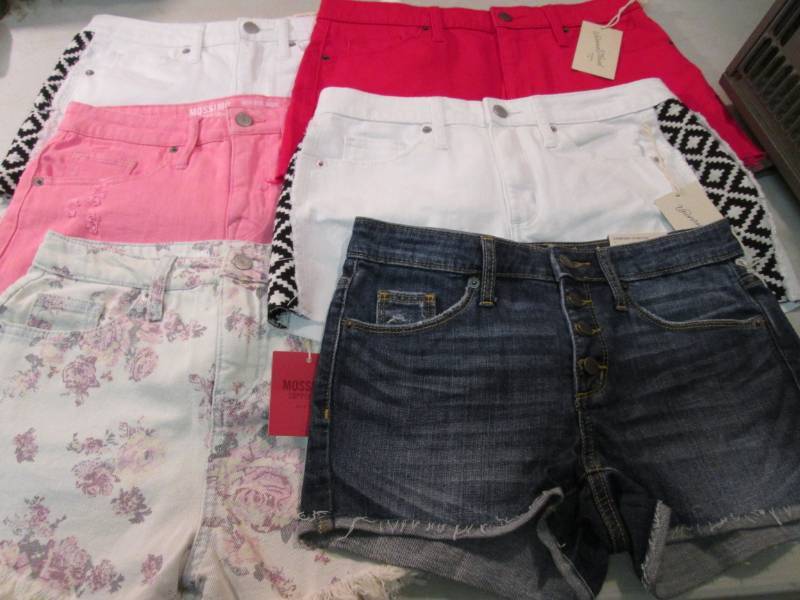 lot 145 image: 6 Pair of Ladies Shorts 5 Size 628...
