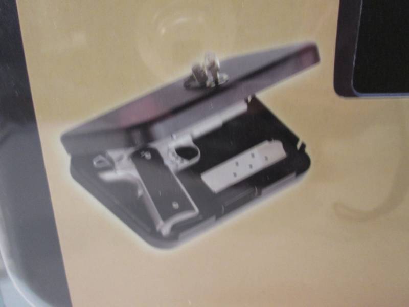 lot 163 image: Full Size Handgun Secure It Metal S...