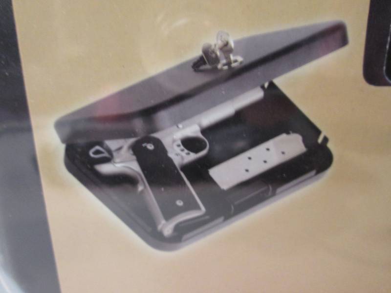 lot 166 image: Full Size Handgun Secure It Metal S...