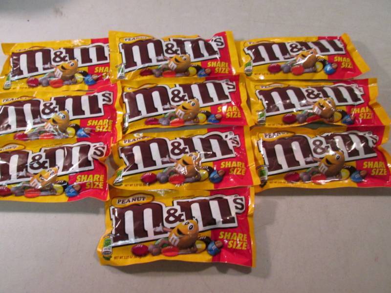 lot 183 image: 10 Share Size Bags of Peanut M&Ms ...