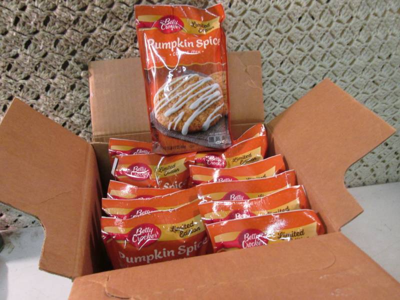 lot 245 image: Case of 12 Bags of Betty Crocker Pu...