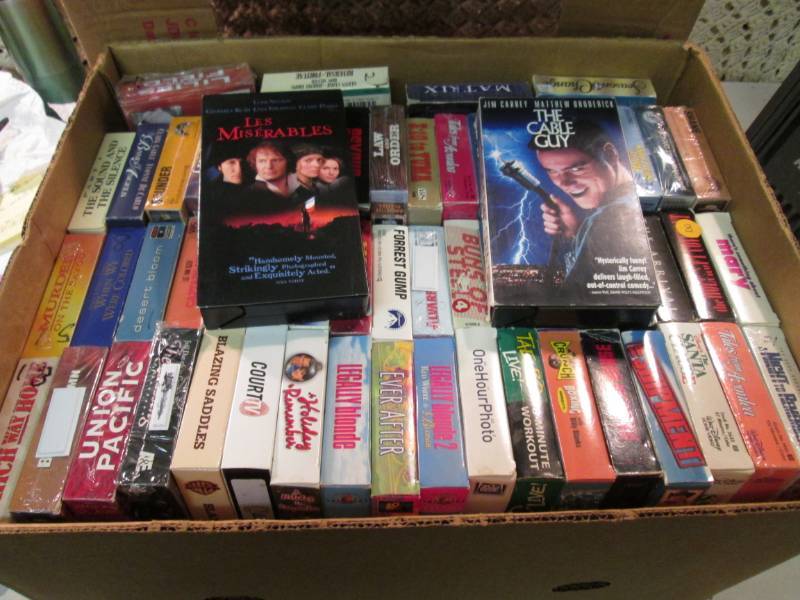 lot 285 image: Large Lot of VHS Movies  D-1...