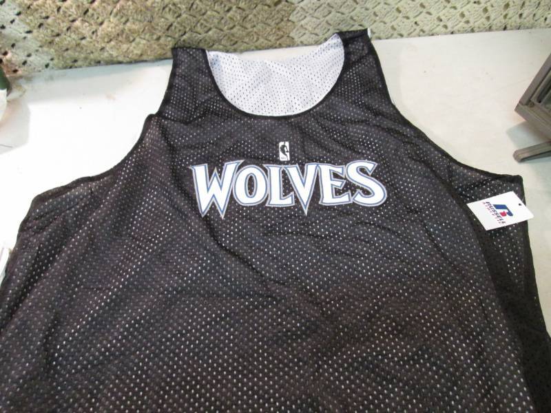 lot 289 image: Russell Athletics NBA Reversible Ti...