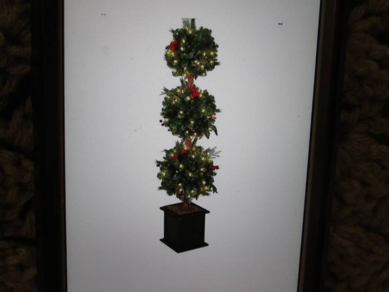 lot 291 image: 4 Foot Hudson Artificial Christmas ...
