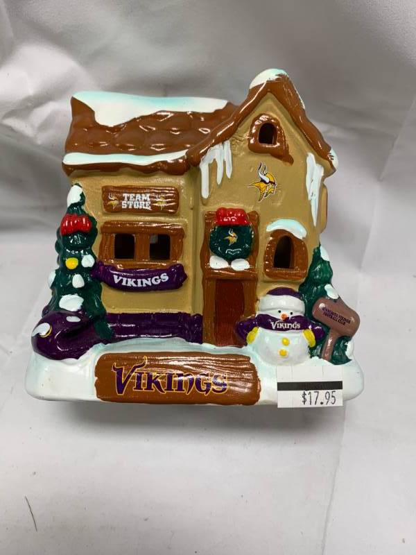lot 36 image: Minnesota Vikings Christmas Ceramic House