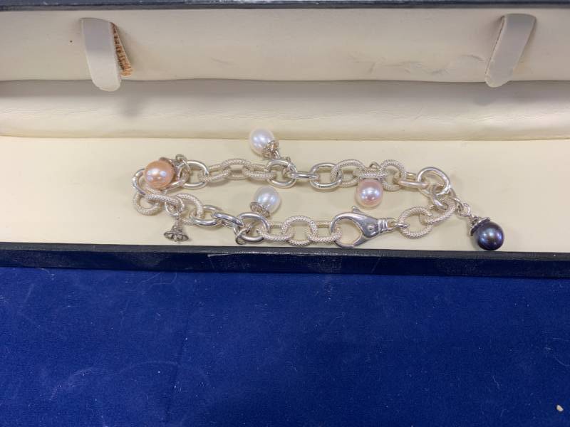 lot 63 image: Womens .925 Silver Charm Bracelet