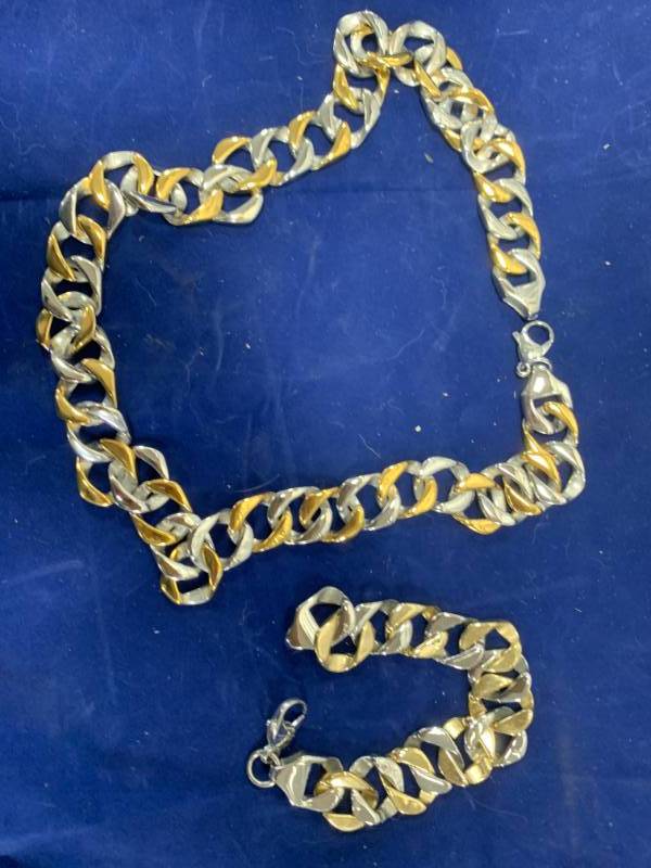 lot 70 image: Mens Necklace & Bracelet Set