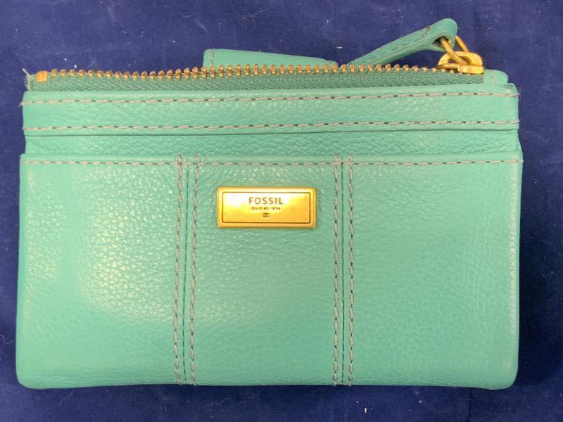 lot 73 image: Womens Fossil Wallet