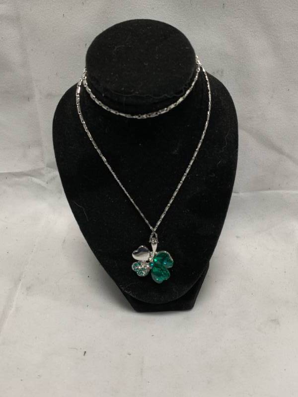 lot 104 image: 4 Leaf Clover Necklace (perfect gift for her)