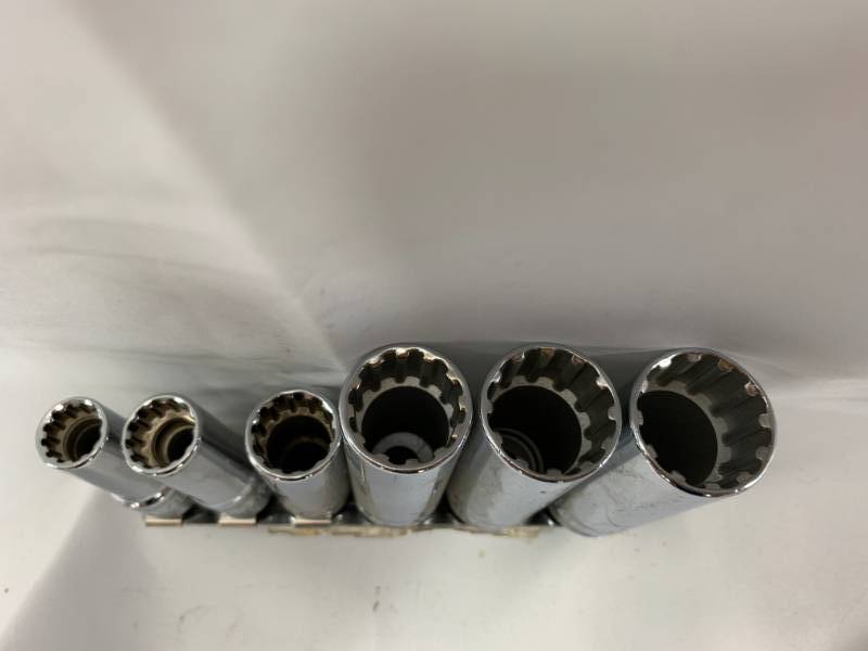 lot 113 image: SK Tools 6pc 38dr SAE Universal Spline Deep Well Socket Set