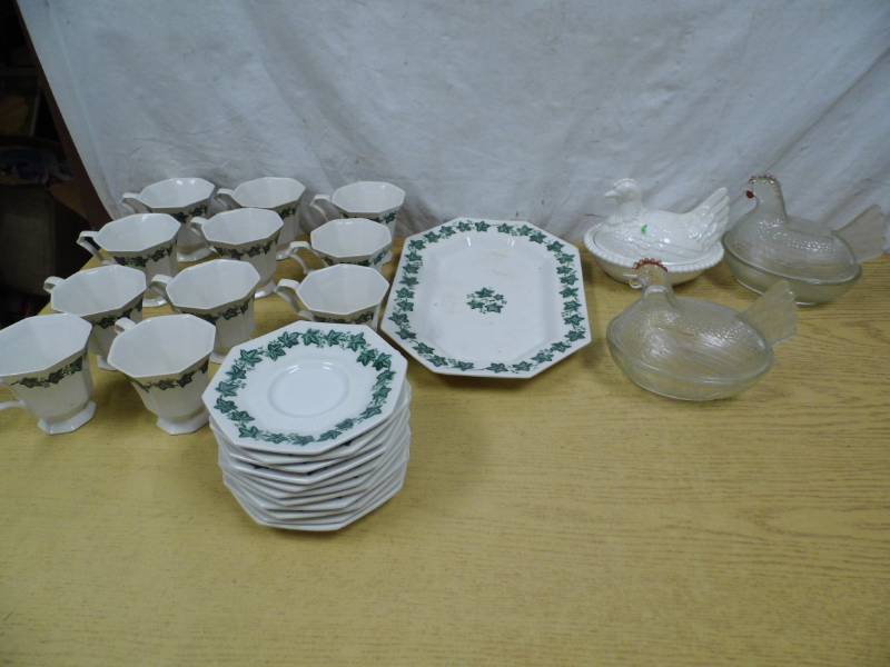 Cups  Saucers - Nesting Chickens