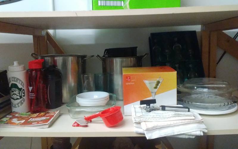 lot 17 image: Pyrex Glass Bake Ware, Casserole, Stock Pots, Fancy Stem Ware, Water Bottles, Measuring Set, More