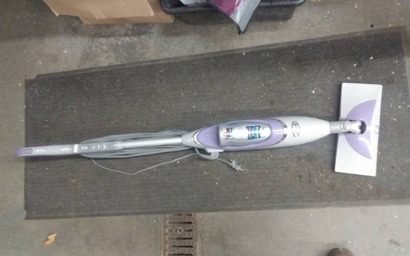 lot 20 image: Shark Steam Mop