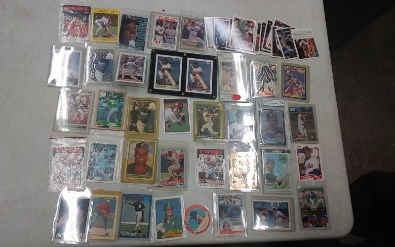lot 26 image: Base Ball Cards-Stars, Rookies (Some In Holders), Pucket, Sosa, Conseco, Ripkin, Rose, Ryan, Griffy Jr., Jordan (Base Ball Card)