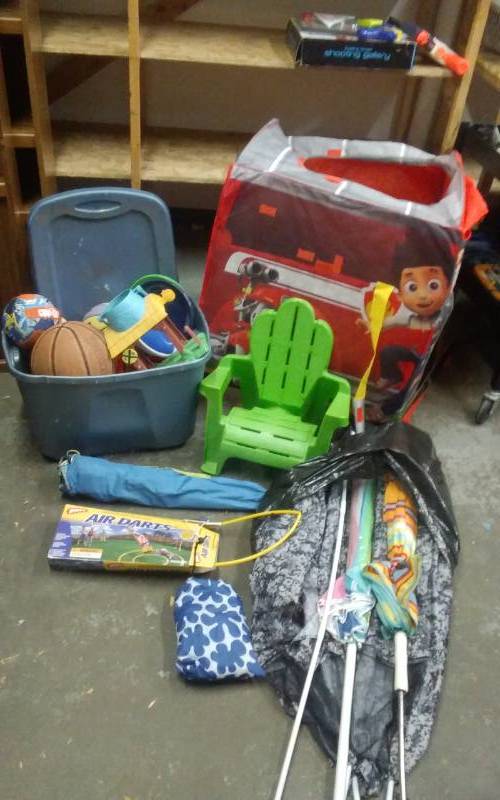 lot 46 image: Lot Of Kids Fun