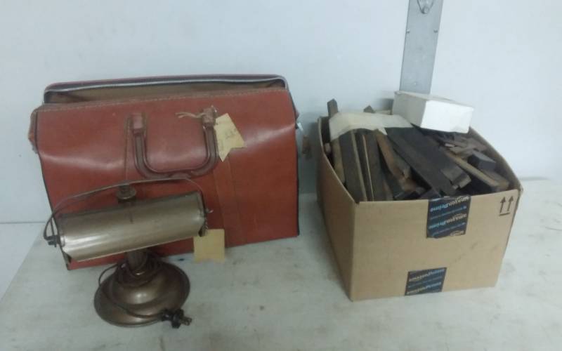 lot 47 image: Vintage Metal Desk Lamp, Old Doctors Bag Full Of Printers Wood Block Spacers & Box