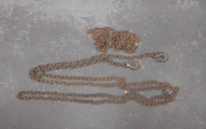 lot 51 image: 16 Ft. Chain With Hooks & Other Chain