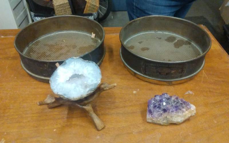 lot 57 image: 2-Canadian Standard Sieves #10 & #12, 2-Lapidary Pieces