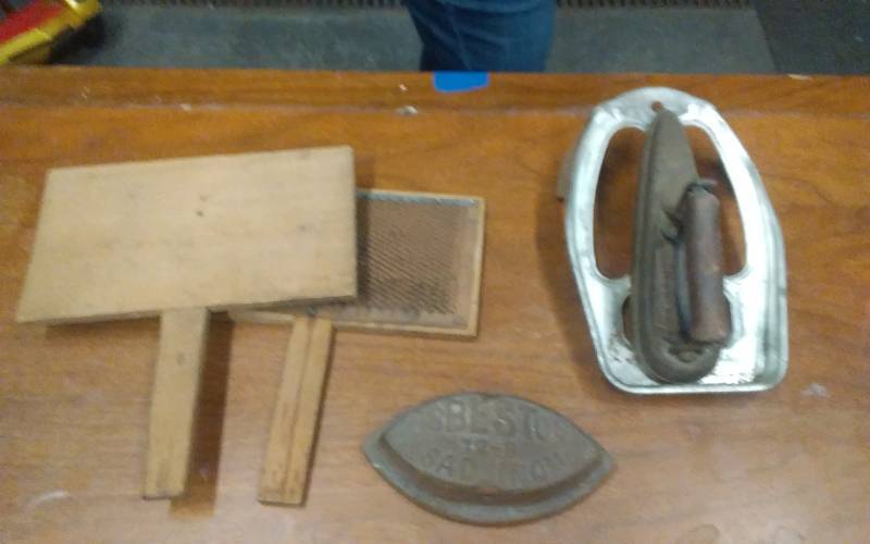 lot 58 image: A Set Of Wool Combs, 2-Vintage Irons, 1-trivet