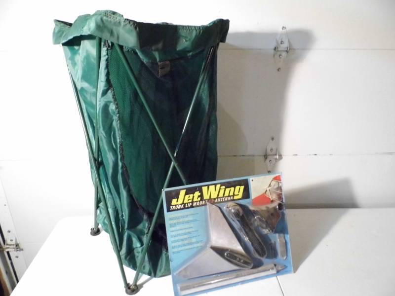 lot 7 image: Jet Wing Antenna - Leaf Bag