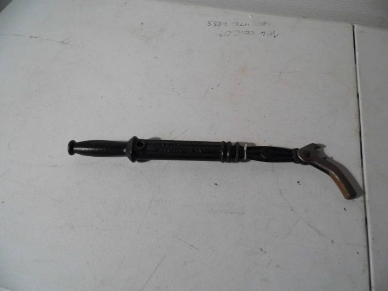 lot 8 image: Nail Puller