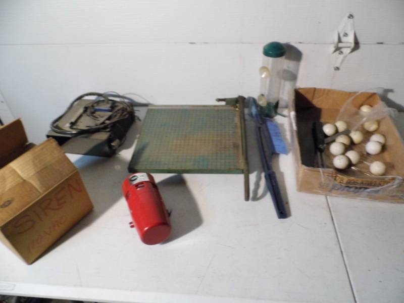 lot 15 image: Siren - Golf Balls - Paper Cutter