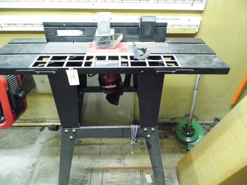 lot 19 image: Craftsman Router w Table