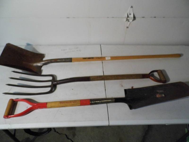 lot 28 image: Yard Tools