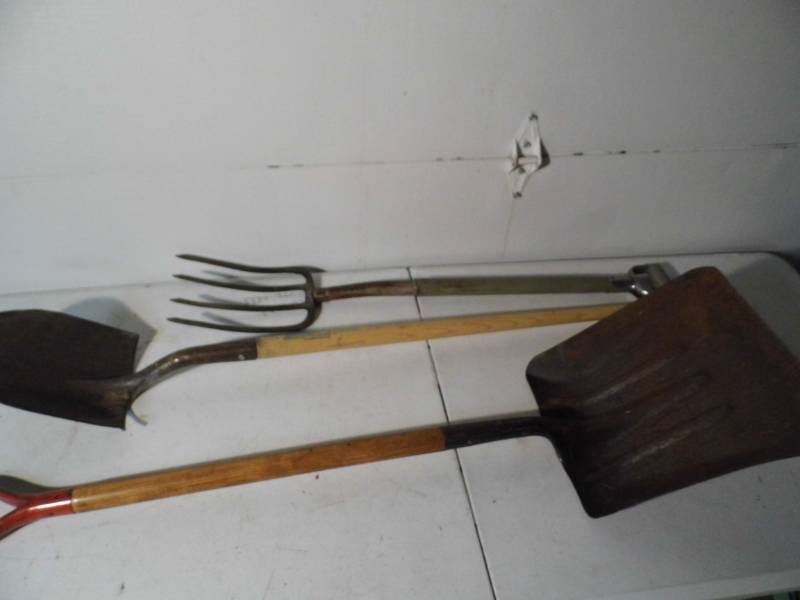lot 30 image: Shovels - Fork
