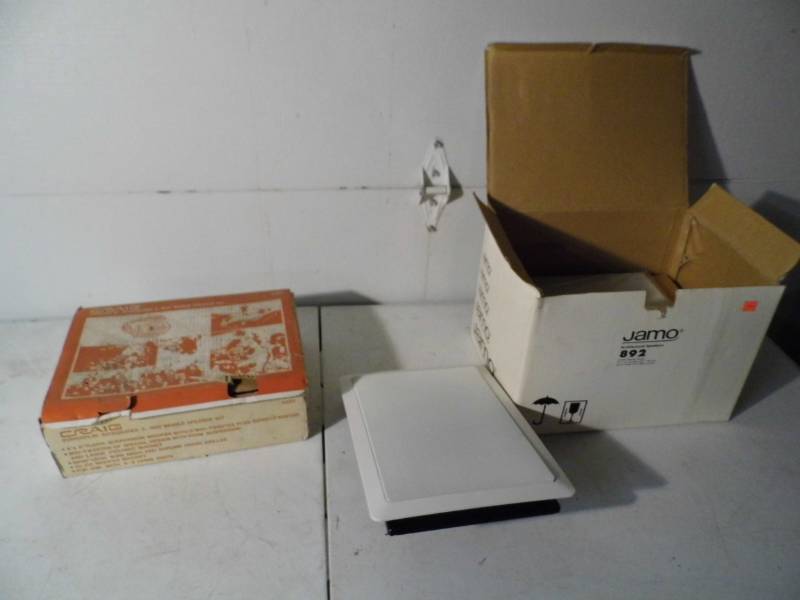 lot 32 image: 2 Sets of Speakers