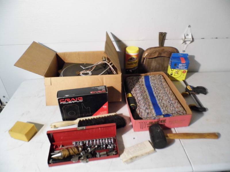 lot 40 image: Turntable - Tools - Speakers